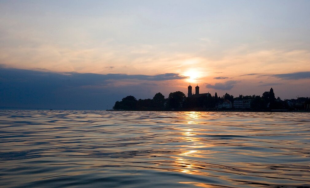 Friedrichshafen Bodensee beim Sonnenuntergang.