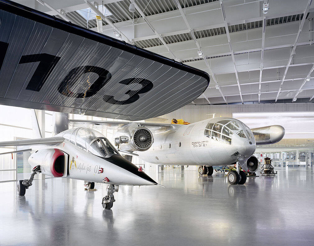 Historische Flugzeuge im Museum – Technik erleben und danach Hotelangebote am Bodensee genießen.
