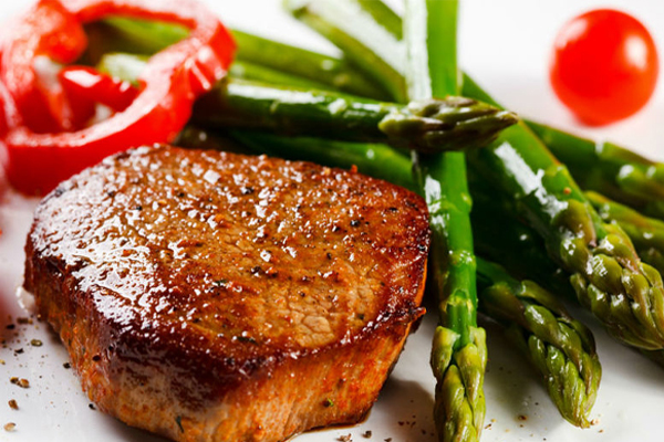 Steak mit Spargel